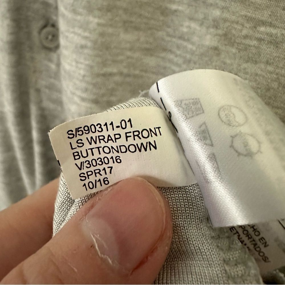 Banana Republic Grey Wrap Front Button-Down Blouse Size Small Minimalist Basic - Picture 10 of 13